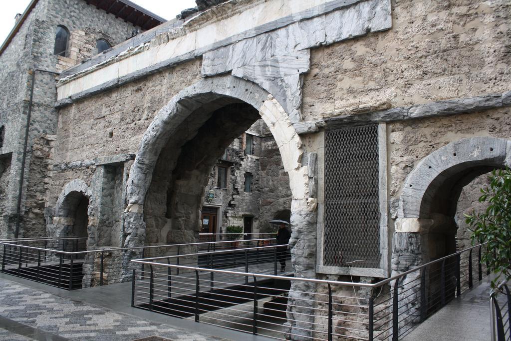 Palu Vacanze: Cuore Del Centro Storico Aosta Exterior foto