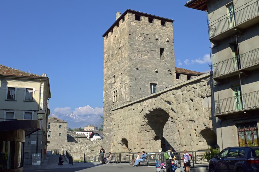 Palu Vacanze: Cuore Del Centro Storico Aosta Exterior foto